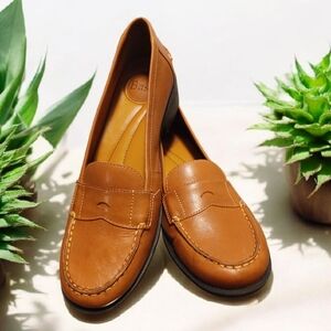NWOT Bass Women's Tan "Charm" Penny Loafers Size 8M